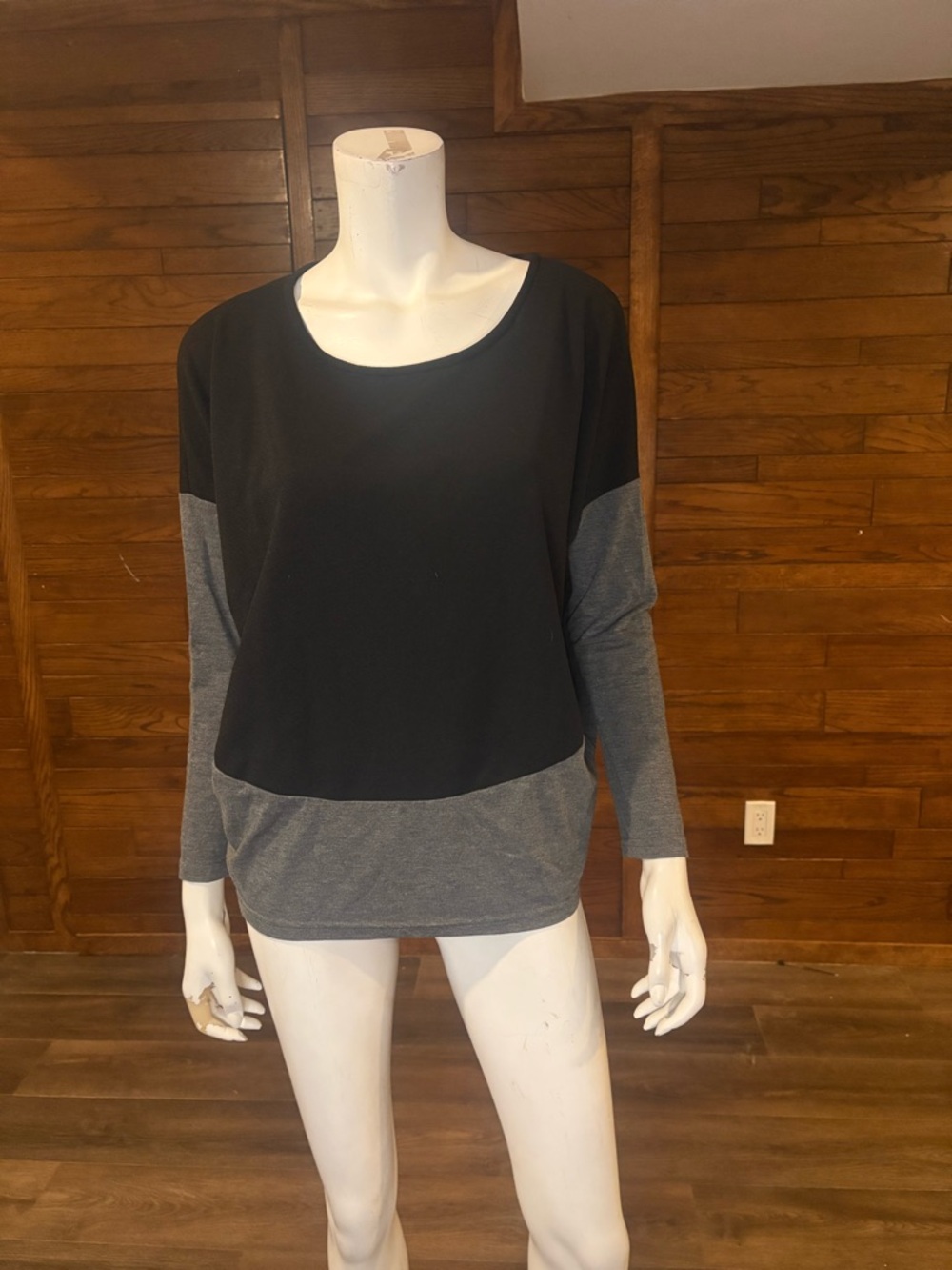 Olive & Oak Black and Gray Colorblock Long Sleeve Top